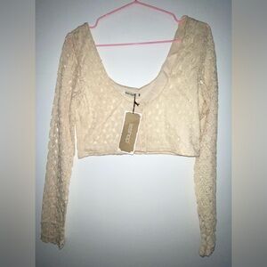 NWT Leshop Cream Lace Crop Top with Long Sleeves scoop neck button front Size M